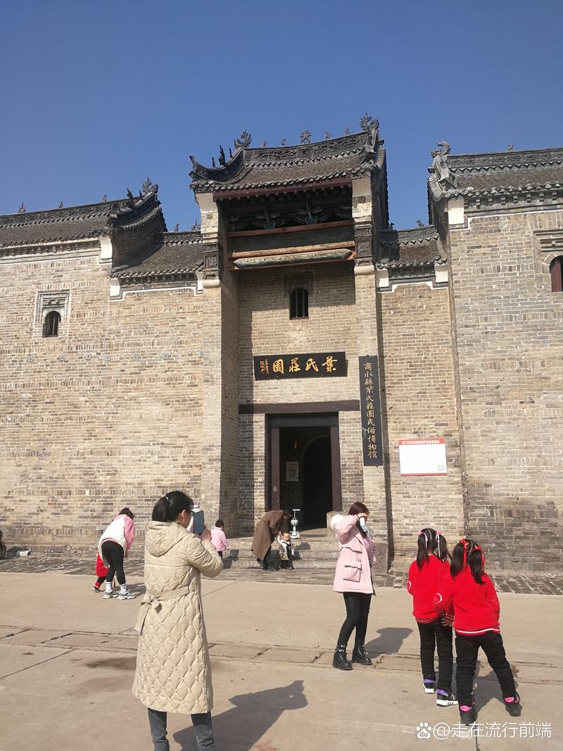 邓城叶氏庄园清代服饰展:旗袍爱好者演绎《庭院深深》,穿越时空感受古典韵味